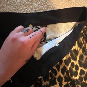 KILLSTAR Leopard print half pants.